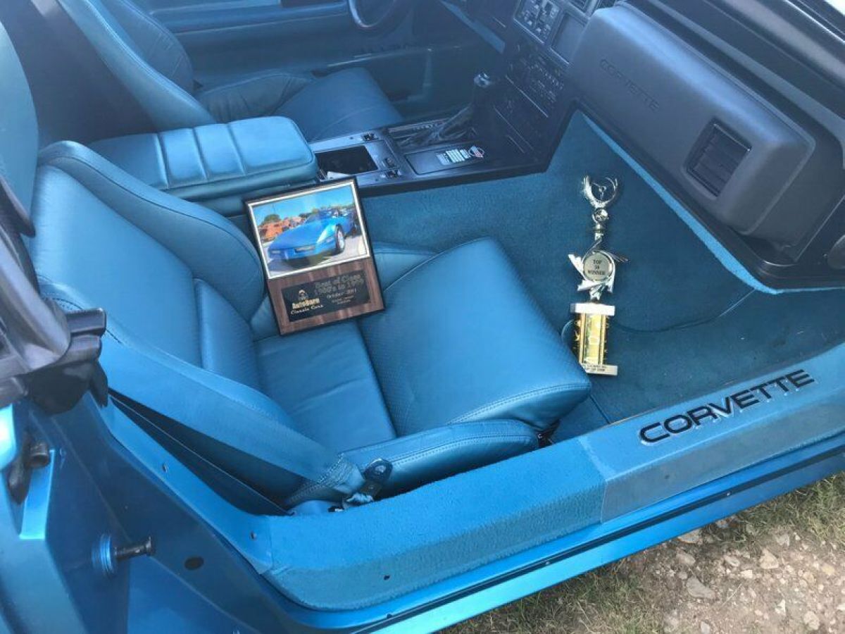 1988 Chevrolet Corvette 7500 Mile Nassau Blue Convertible - photo 10