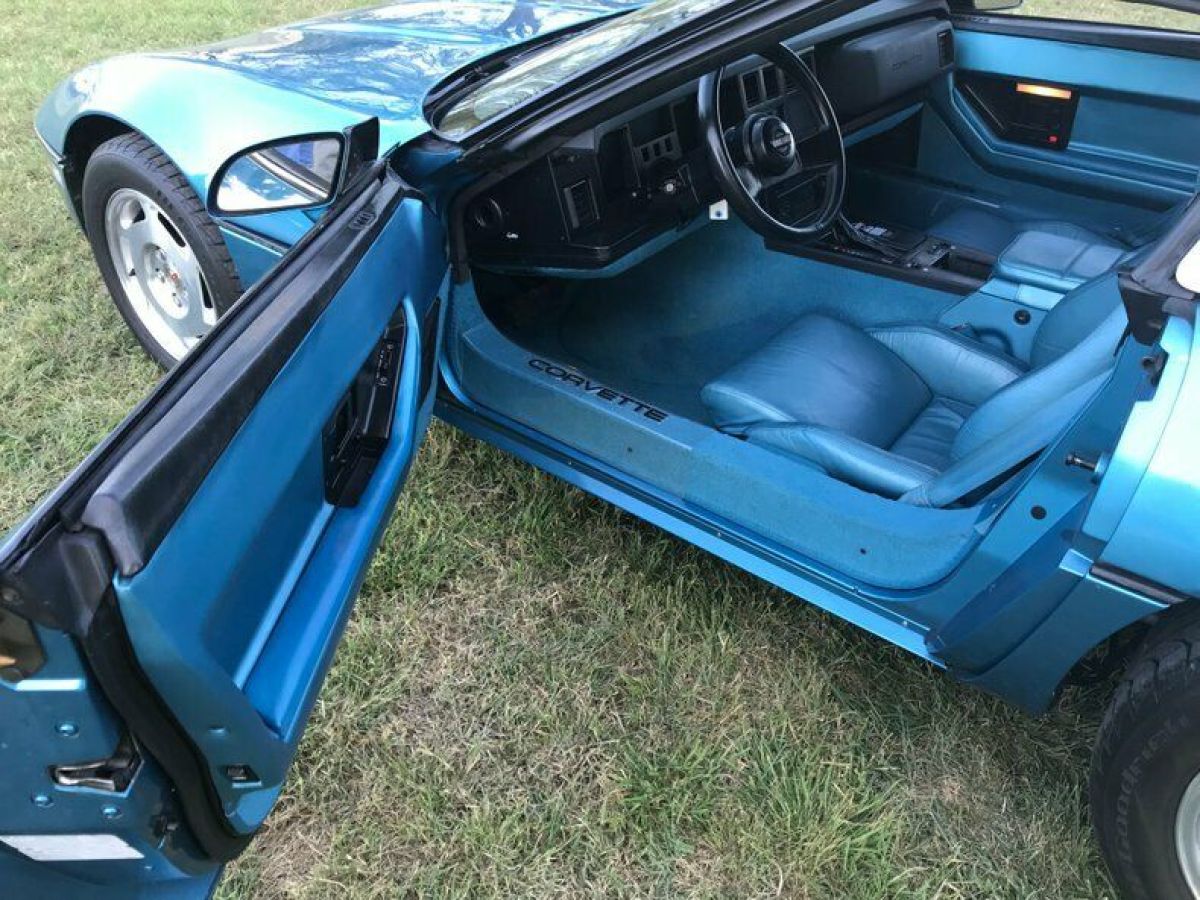 1988 Chevrolet Corvette 7500 Mile Nassau Blue Convertible - photo 9