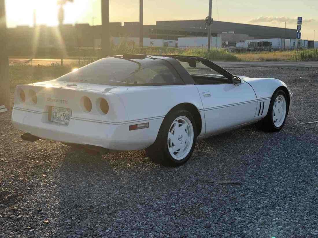 1988 Chevrolet Corvette 35th Anniversary - photo 3