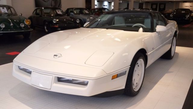1988 Chevrolet Corvette White 35th Anniversary Leather 59 Miles White Hatchback 1988 Chevrolet Corvette White 35th Anniversary Leather