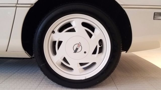 1988 Chevrolet Corvette White 35th Anniversary Leather - photo 11