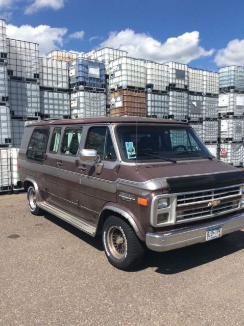 1988 Chevrolet G20 Van Winnebago - photo 2