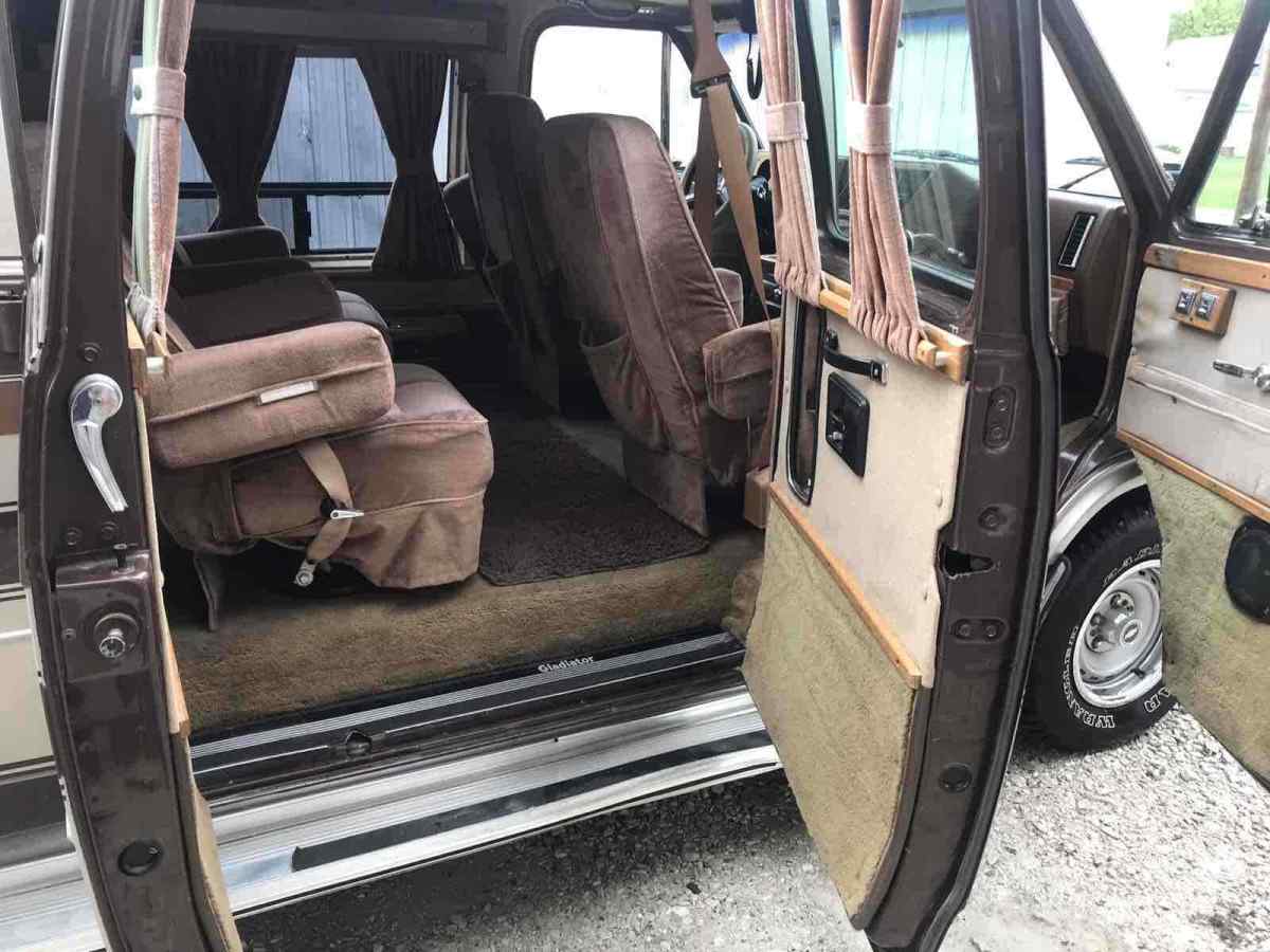 1988 Chevrolet G20 - photo 11