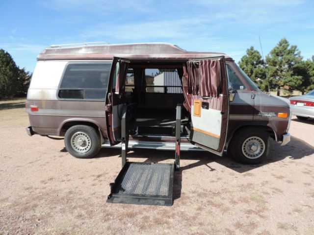 1988 Chevrolet G20 Van with wheel chair lift 1988 Chevrolet G20 Van