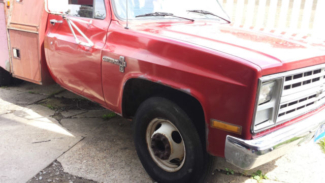 1988 Chevrolet Other Pickups Custom Deluxe Cab & Chassis 2-Door - photo 2