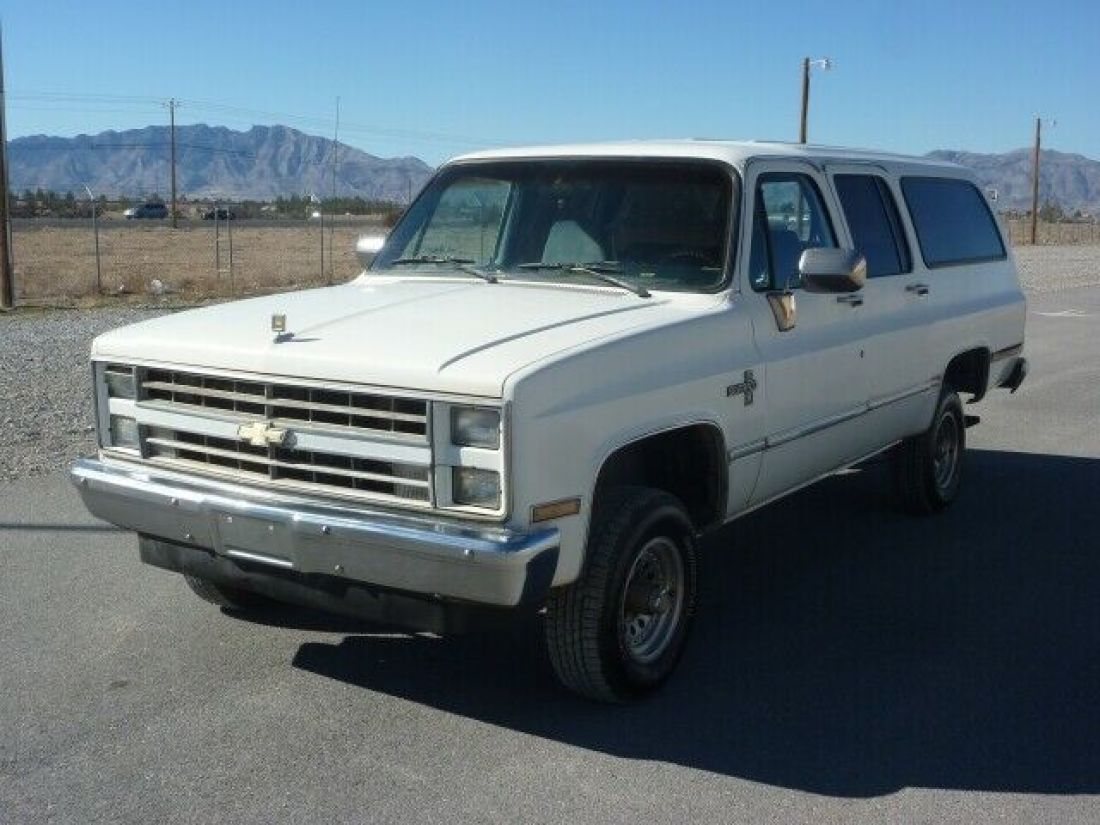 1988 CHEVROLET SUBURBAN 1500 4X4 VERY NICE ALL ORIGINAL 3 ROWS OF SEATS CALIFORN 1988 Chevrolet Suburban