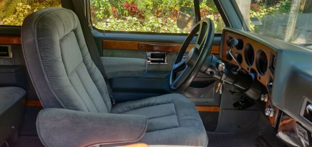 1988 Chevrolet Suburban V8 - photo 12