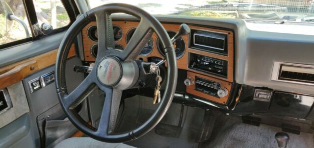 1988 Chevrolet Suburban V8 - photo 4