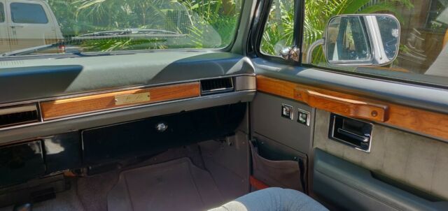 1988 Chevrolet Suburban V8 - photo 6