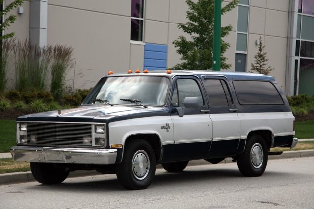 1988 Chevrolet Suburban SILVERADO 20 - photo 2