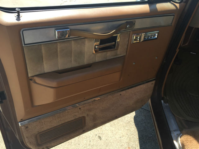 1988 Chevrolet Suburban - photo 12