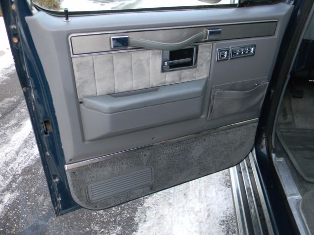 1988 Chevrolet Suburban Silverado - photo 10