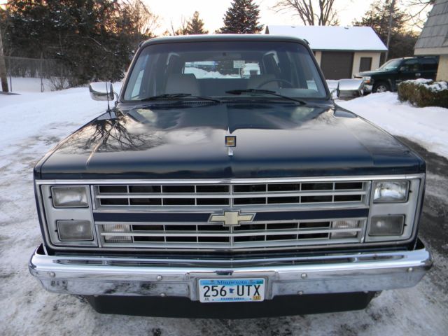 1988 Chevrolet Suburban Silverado - photo 2