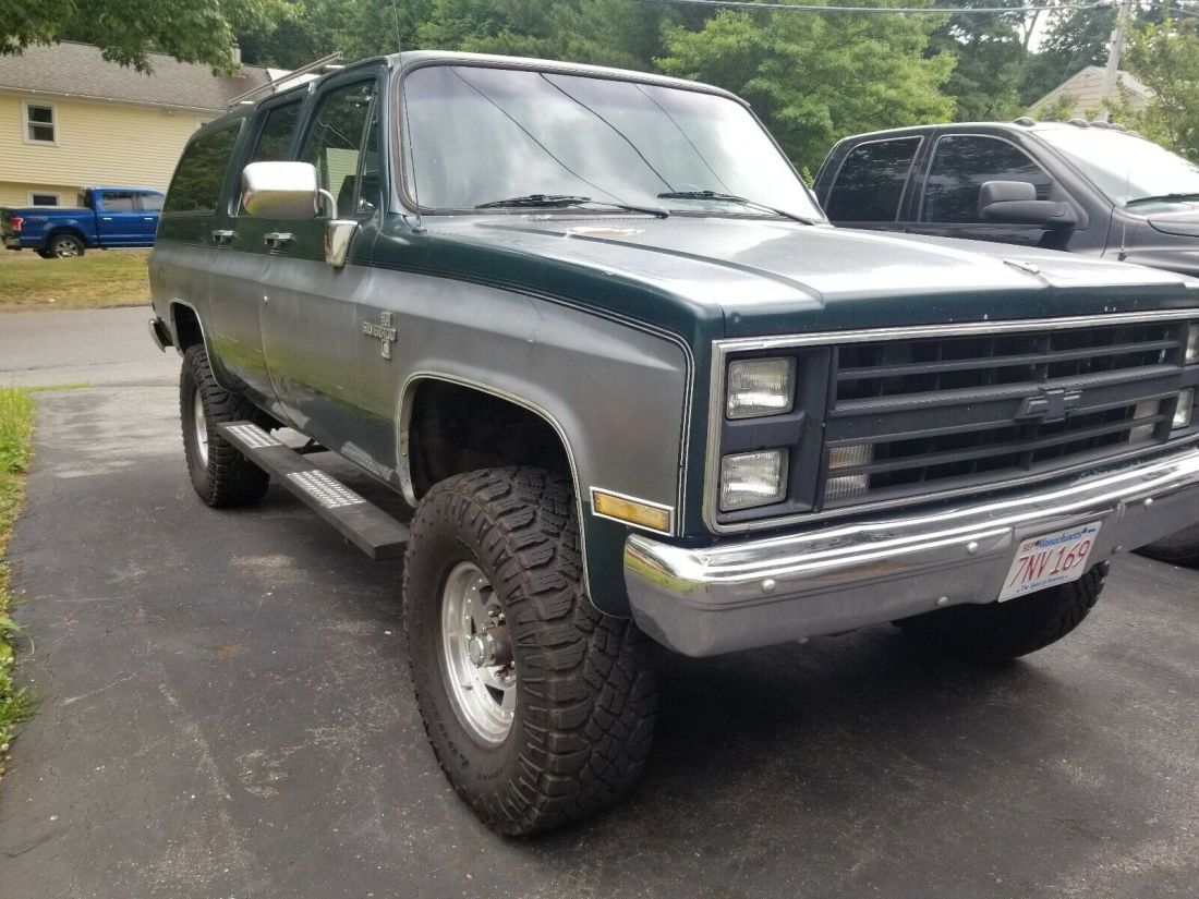 1988 Chevrolet V20 Suburban SUV Green 4WD Automatic V200 1988 Chevrolet V20 Suburban V200