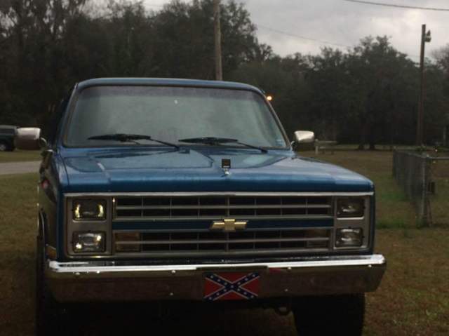 1988 Chevrolet Suburban Silverado 2500 - photo 2
