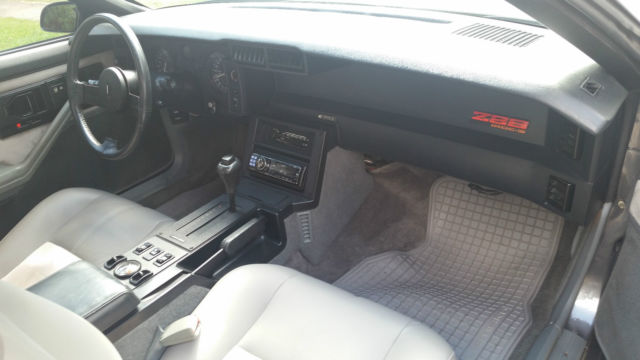 1988 Chevrolet Camaro IROC - photo 9