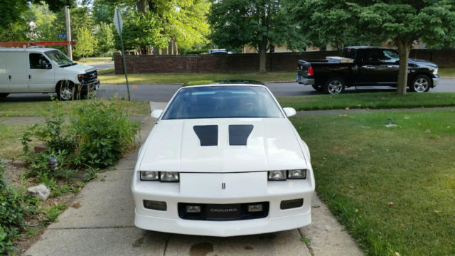 1988 Chevrolet Camaro - photo 2