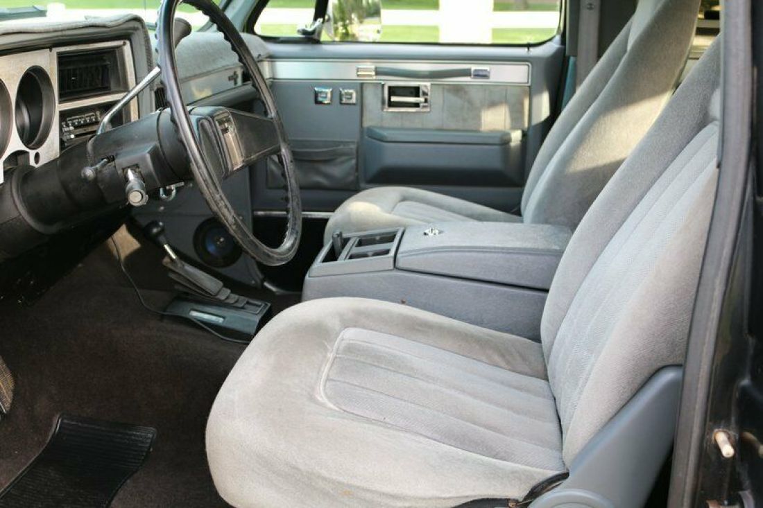 1988 Chevrolet Blazer grey cloth bucket seats - photo 5