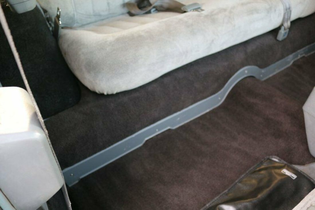 1988 Chevrolet Blazer grey cloth bucket seats - photo 7