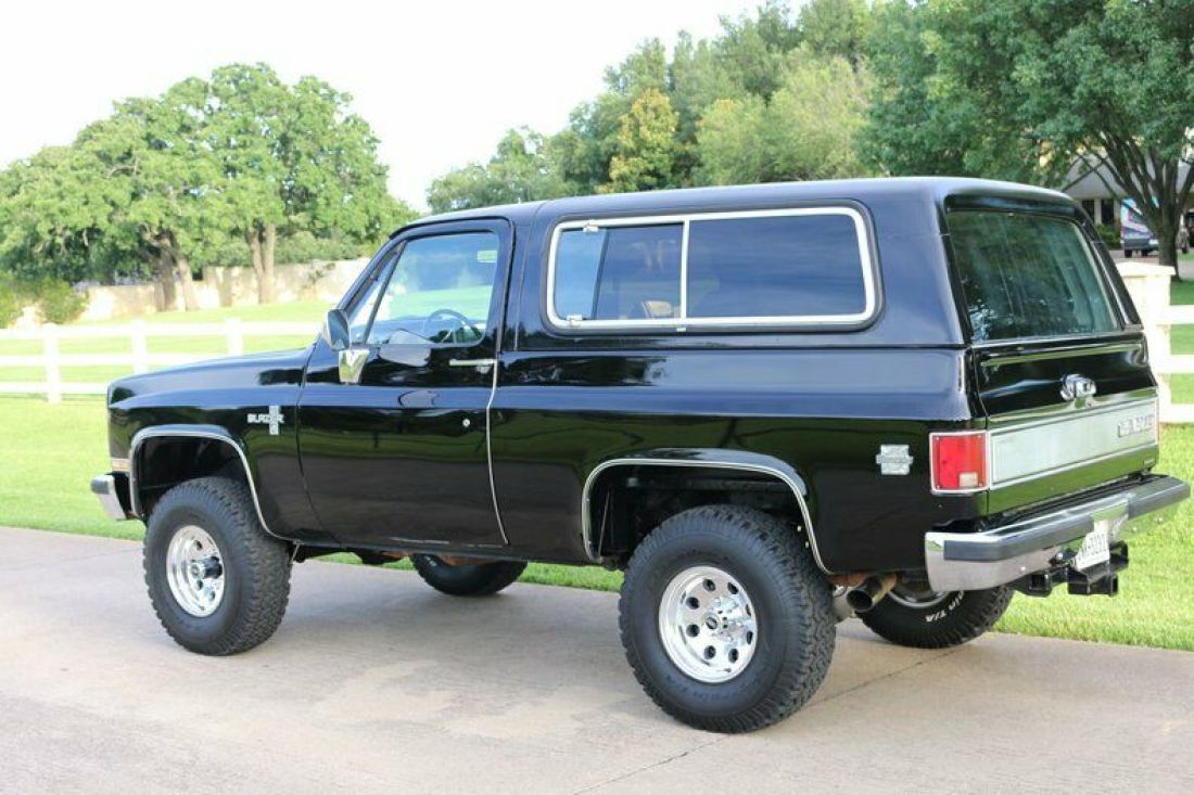 1988 Chevrolet Blazer grey cloth bucket seats - photo 9