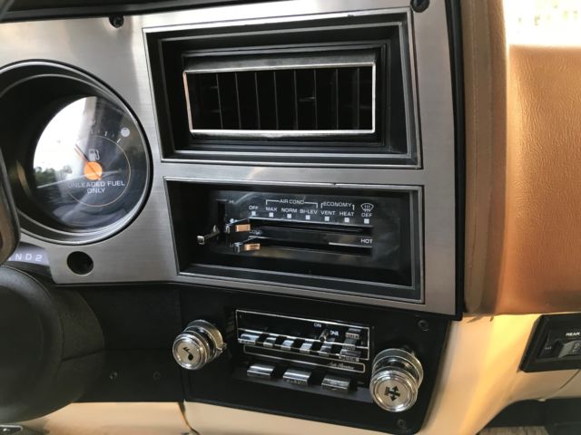 1988 Chevrolet Suburban LS - photo 12