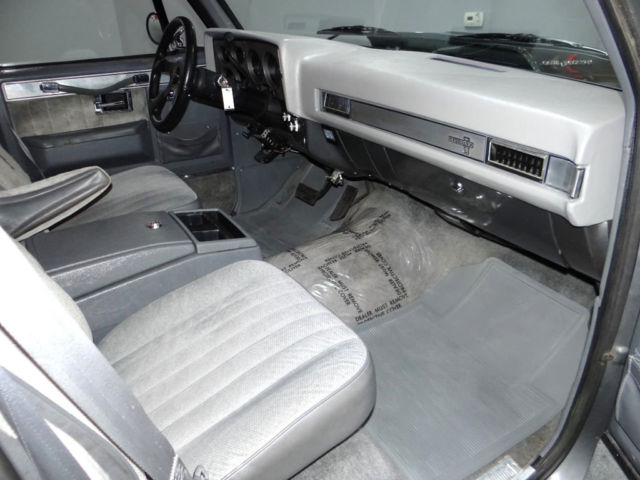 1988 Chevrolet Suburban - photo 4