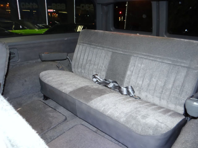 1988 Chevrolet Suburban - photo 9