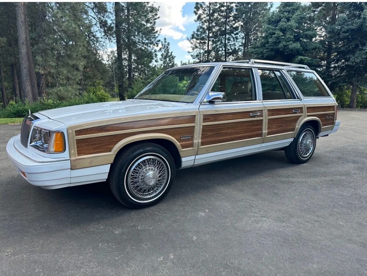 1988 Chrysler Town & Country TOWN AND COUNTRY - photo 2