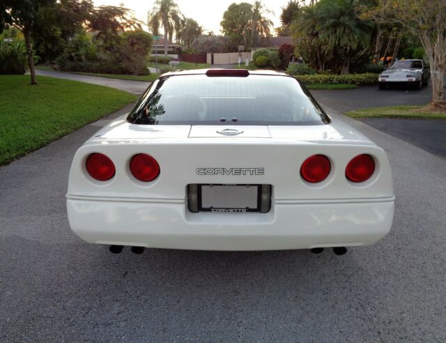 1988 Chevrolet Corvette 35th Anniv. - photo 11