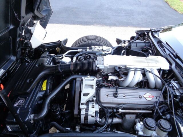 1988 Chevrolet Corvette 35th Anniv. - photo 13