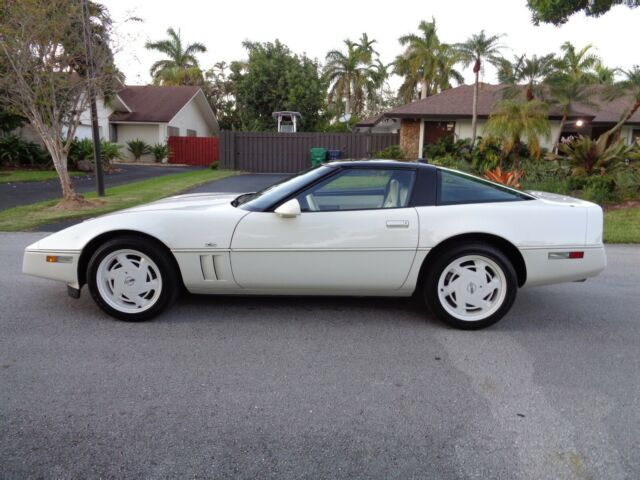 1988 Chevrolet Corvette 35th Anniv. - photo 2