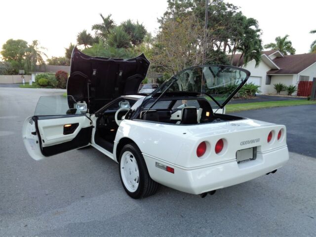 1988 Chevrolet Corvette 35th Anniv. - photo 4
