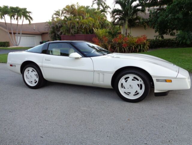 1988 Chevrolet Corvette 35th Anniv. - photo 5