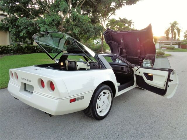 1988 Chevrolet Corvette 35th Anniv. - photo 8