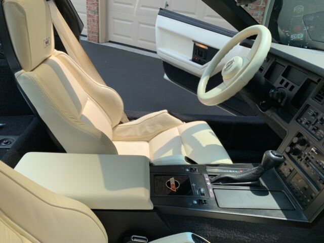 1988 Chevrolet Corvette 35th Anniversary - photo 9