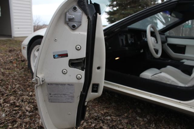 1988 Chevrolet Corvette 35th Anniversary Edition - photo 4