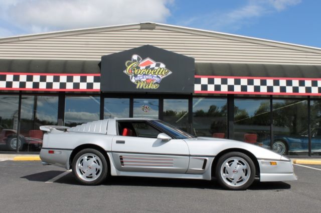 1988 Corvette Coupe silver/red only 17K MILES NO RESERVE! 1988 Chevrolet Corvette