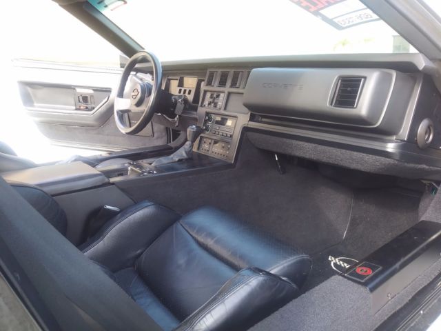 1988 Chevrolet Corvette Base Hatchback 2-Door - photo 5