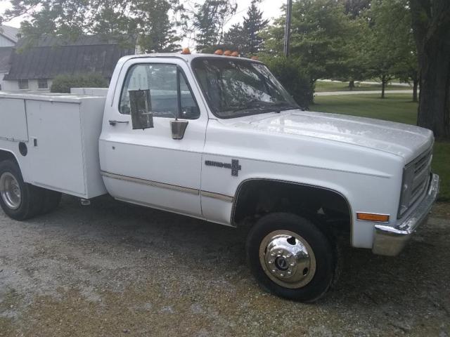 1988 custom deluxe 4x4 dually with 6.2 diesel with ulitity box 1988 Chevrolet C/K Pickup 3500