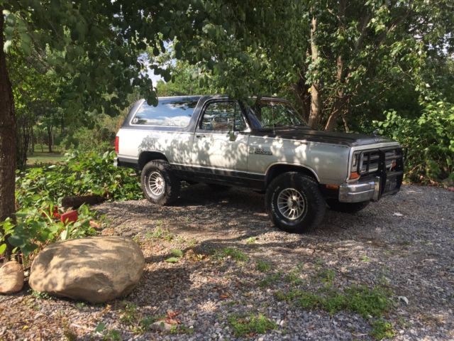 1988 Dodge Ramcarger SE 5.9L V-8 4x4 Clean! 66k 1988 Dodge Ramcharger SE