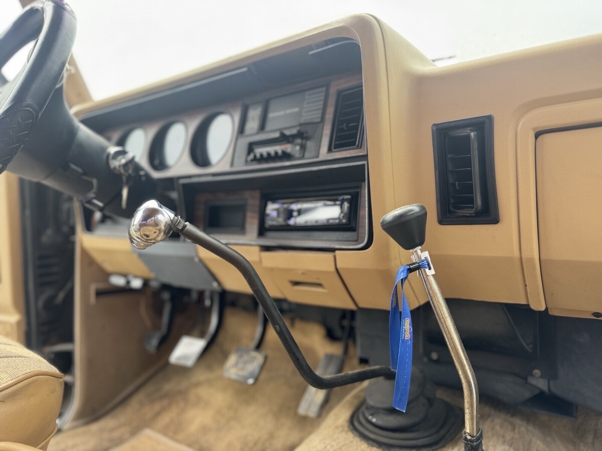 1988 Dodge Ramcharger AW-100 - photo 13