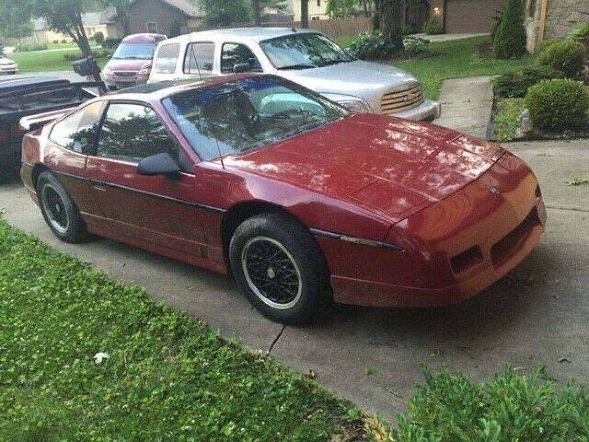 1988 Pontiac Fiero GT - photo 2
