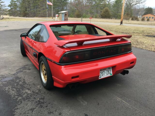 1988 Pontiac Fiero GT - photo 2