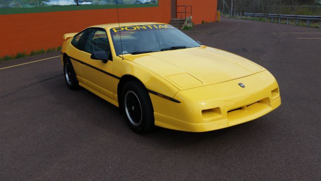 1988 Pontiac Fiero - photo 2