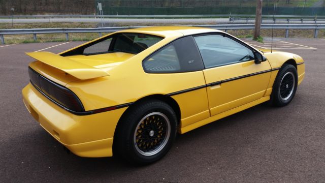 1988 Pontiac Fiero - photo 3