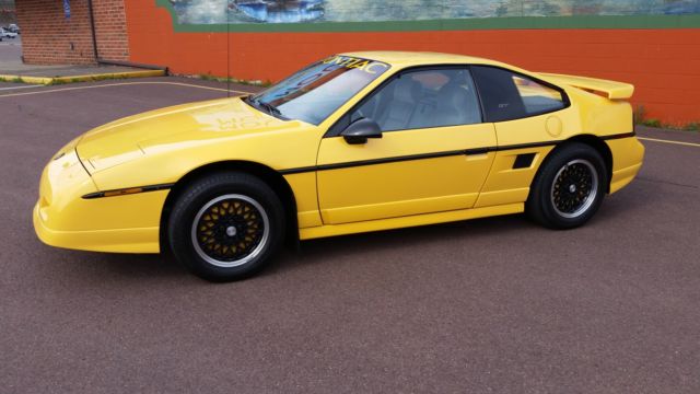 1988 Pontiac Fiero - photo 4