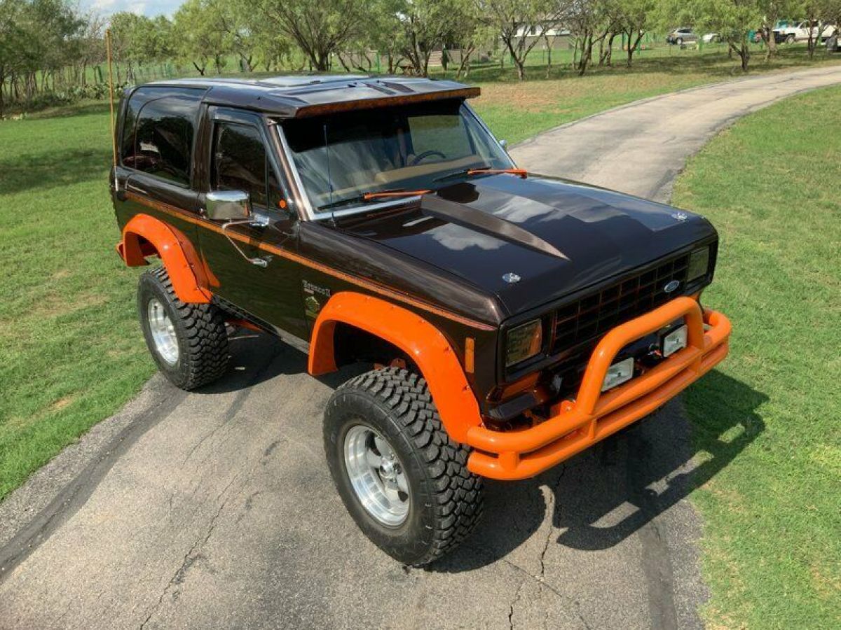 1988 Ford Bronco H-D Themed Showstopper - photo 10