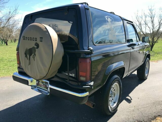1988 Ford Bronco XLT 4 x4 - photo 2