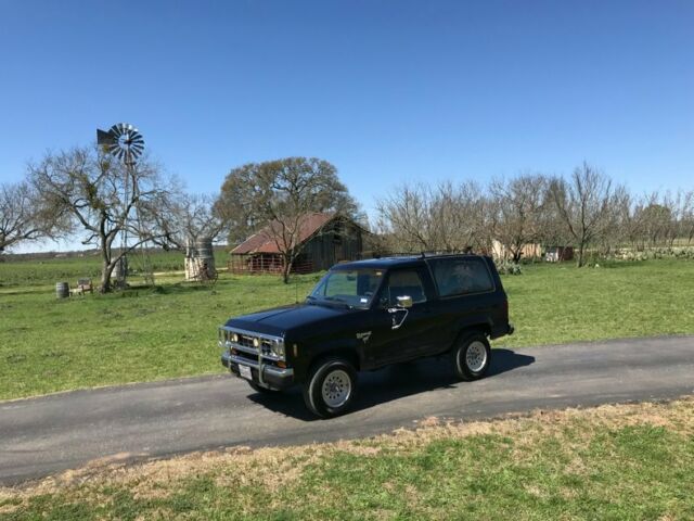 1988 Ford Bronco XLT 4 x4 - photo 4