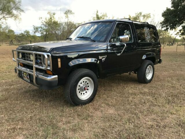 1988 Ford Bronco XLT 4 x4 - photo 2